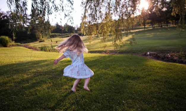 Hymyn vaaliminen kannattaa – kokeile vaikka tanssia sydämesi kyllyydestä
