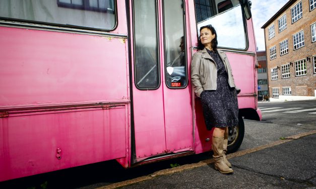 Lotta Lehtikari: ”Traumasta toipuminen alkoi kosketuksesta, joka ohitti analysoivan mielen”