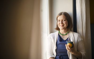 ”Alkoholistiperheessä kasvaminen teki minusta suorittajan ja miellyttäjän”