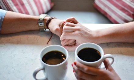 Rohkeasti lähelle! Kuuntelu, läsnäolo ja arvostus syventävät ihmissuhteita