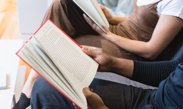 Kaipaatko lisää syvyyttä arkeen? Perusta oma lukupiiri tai leffakerho