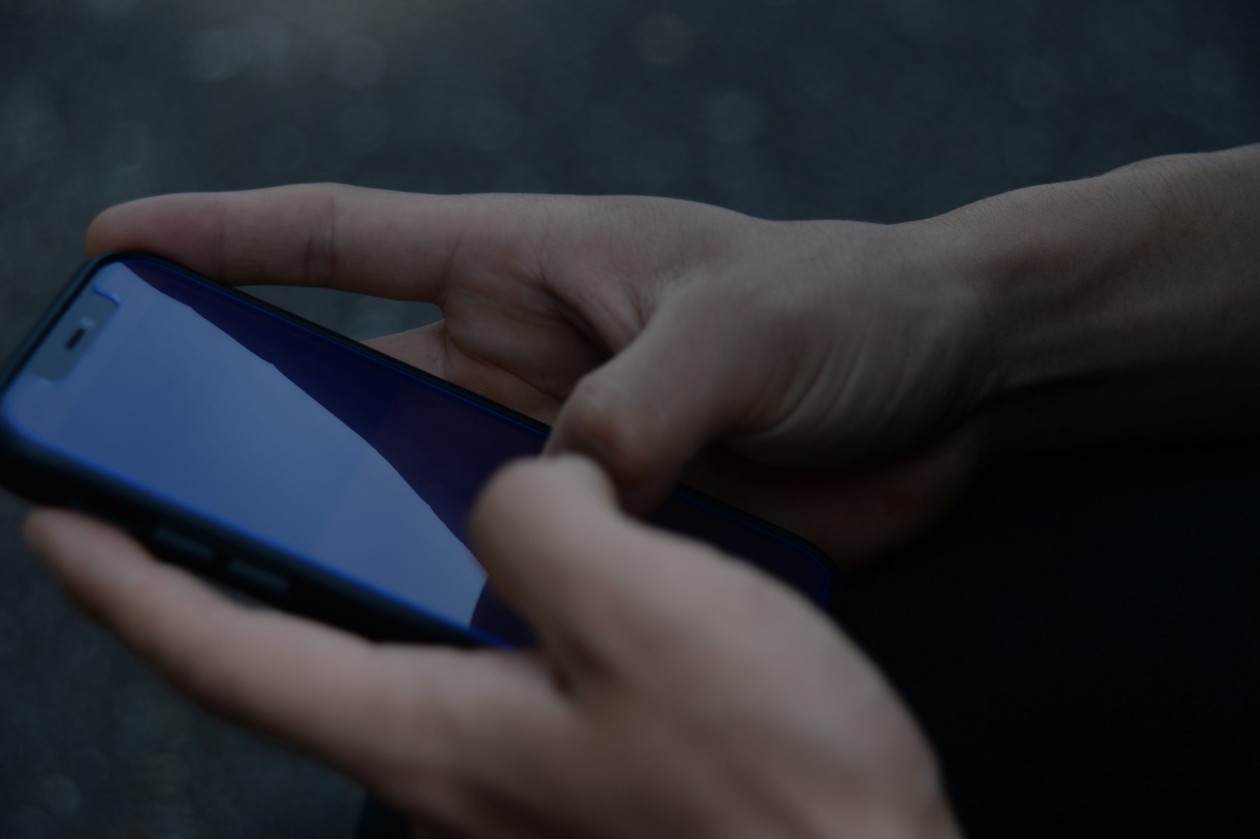 Pornoriippuvuus on raskas taakka, joka vaikuttaa myös parisuhteeseen