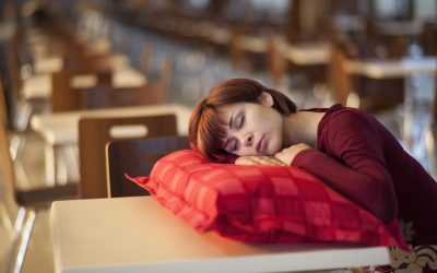 Hyvä uni tukee nuoren opiskelua ja ihmissuhteita