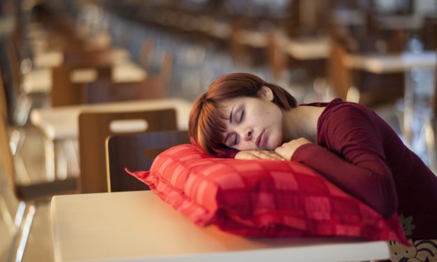 Hyvä uni tukee nuoren opiskelua ja ihmissuhteita